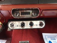 Retrosound Radio im 1967 Mustang